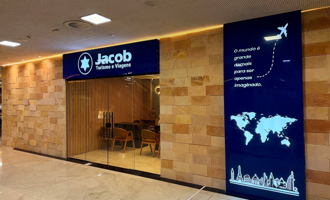 Fachada da loja Jacob Turismo e Viagens no Shopping Pátio Altiplano, em João Pessoa